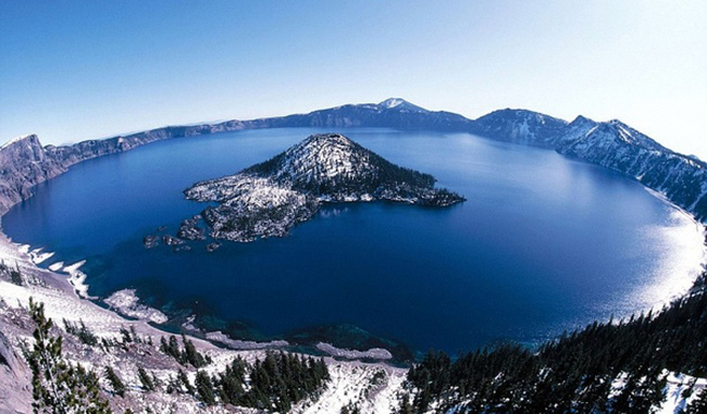 Hồ Crater, một trong 5 hồ lớn nhất nước Mỹ