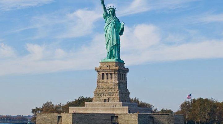 Tượng nữ thần tự do trên đảo Liberty tại cảng New York, Mỹ